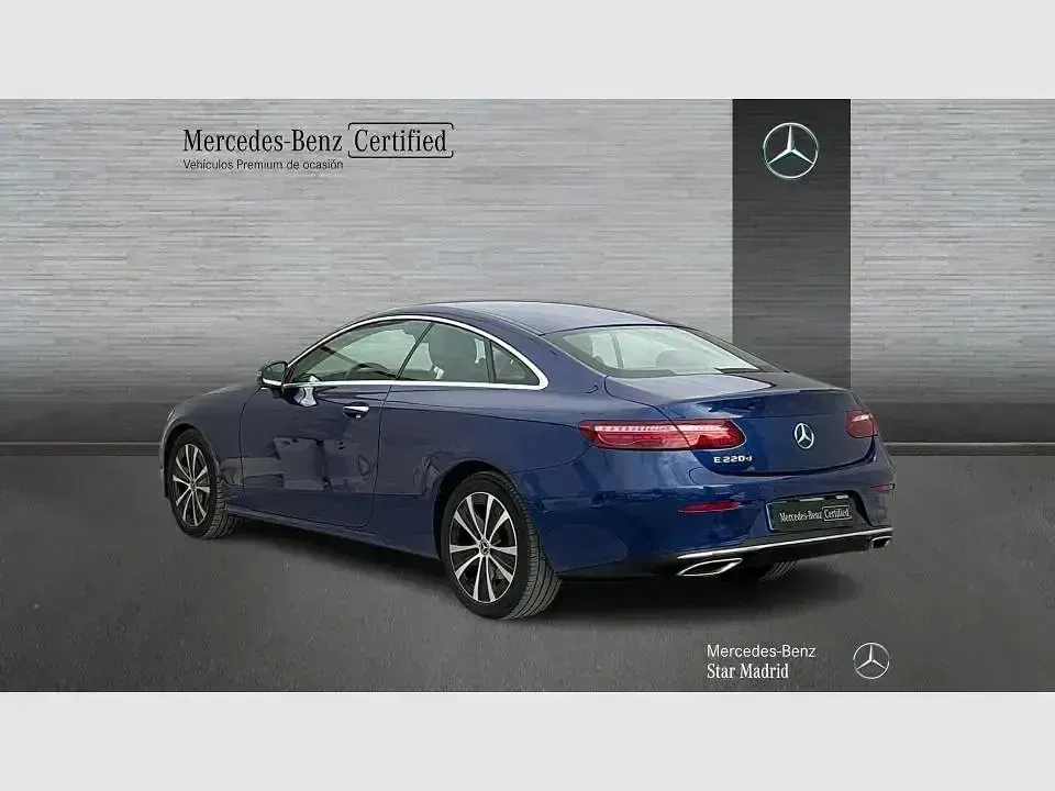 Käytetty Mercedes E220 Avantgarde 194 HP (142 kW) 2021 Sininen Coupe - kaksiovinen