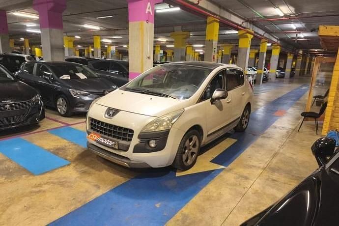 Blanco Usado 2011 Peugeot 3008 Premium Monovolumen | 4650 € (Precio justo) - Imagen 1/4