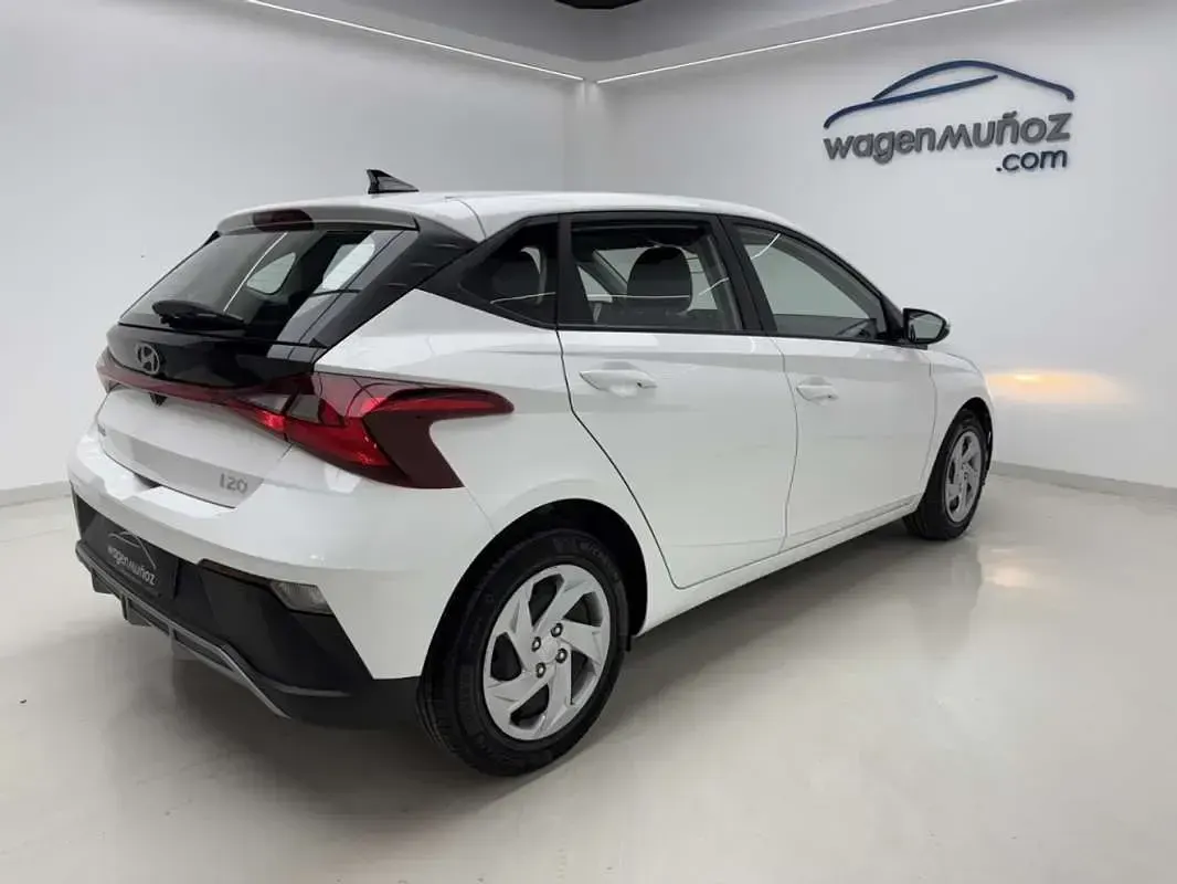 Usado Hyundai i20 80 CV (58 kW) 2025 Blanco Utilitario