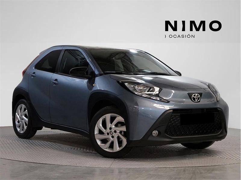Gris Usado 2024 Toyota Aygo X Play SUV | 17.500 € (Caro) - Imagen 1/4