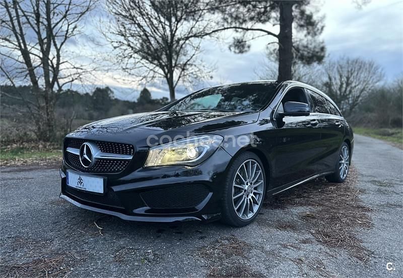 Usado Mercedes CLA220 Shooting Brake AMG line 177 CV (130 kW) 2015 Negro Familiar