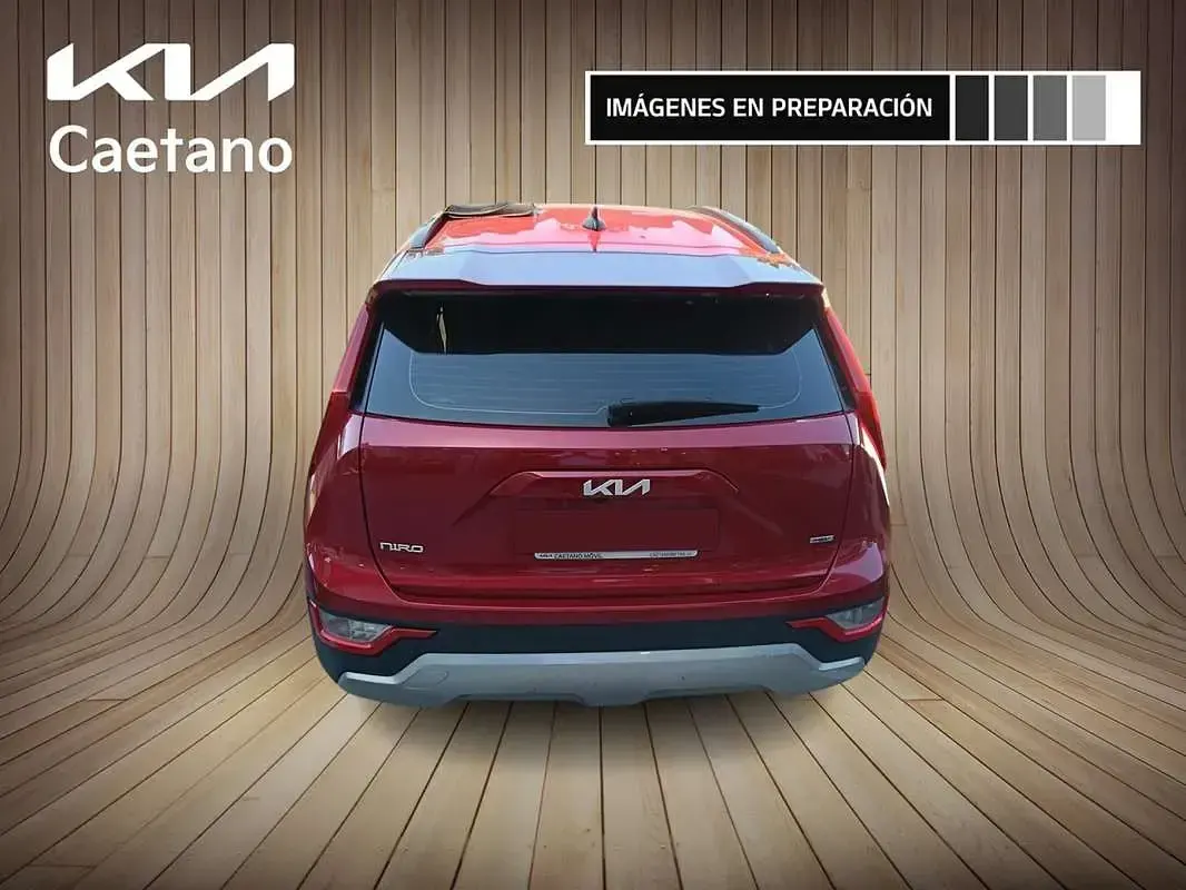 Usado Kia Niro 129 CV (94 kW) 2024 Rojo SUV