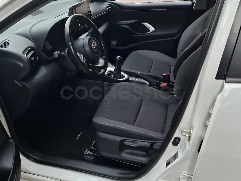 Usado Toyota Yaris 125 CV (91 kW) 2023 Blanco Utilitario