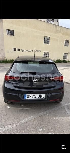 Usado Opel Astra Selective 110 CV (80 kW) 2016 Negro Berlina