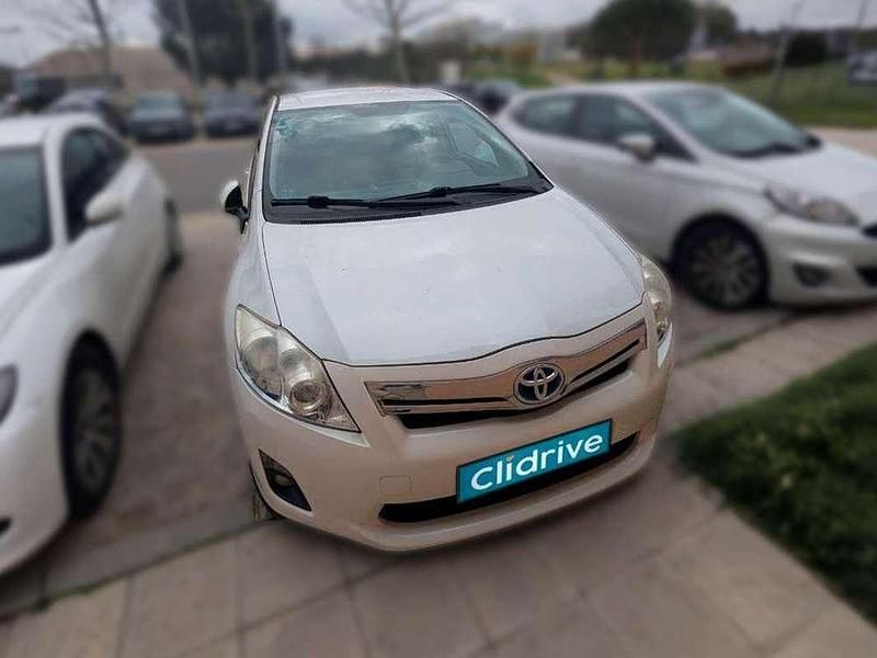 Usado Toyota Auris Hybrid Active 99 CV (72 kW) 2012 Blanco Berlina