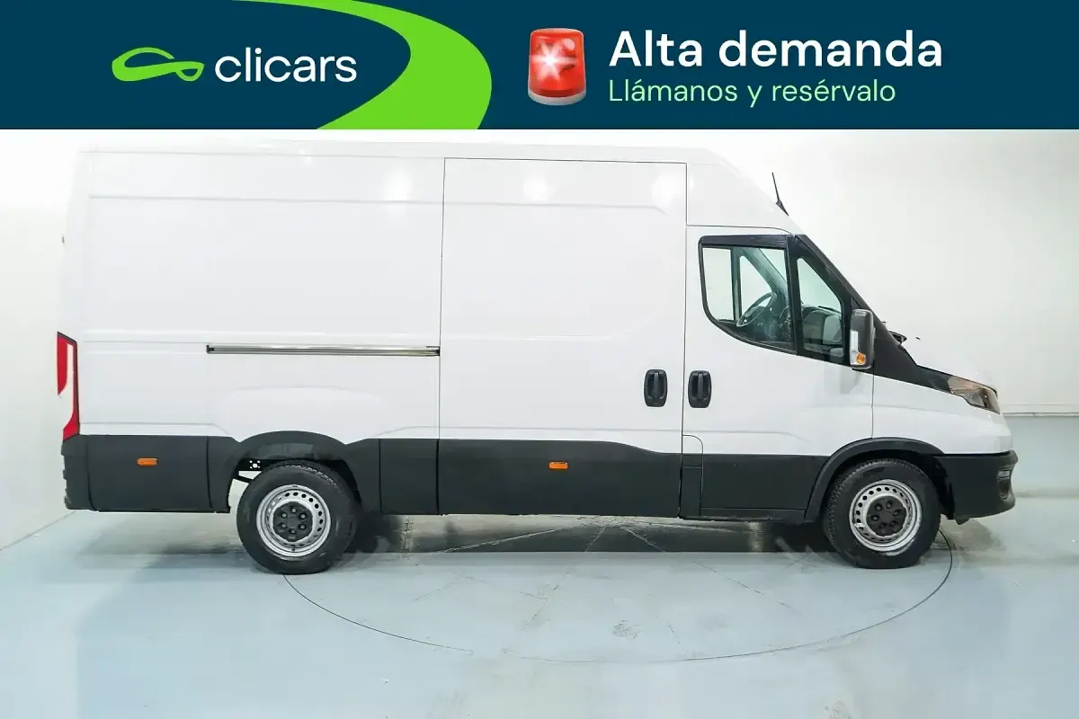 Usado Iveco Daily 156 CV (114 kW) 2023 Blanco Van