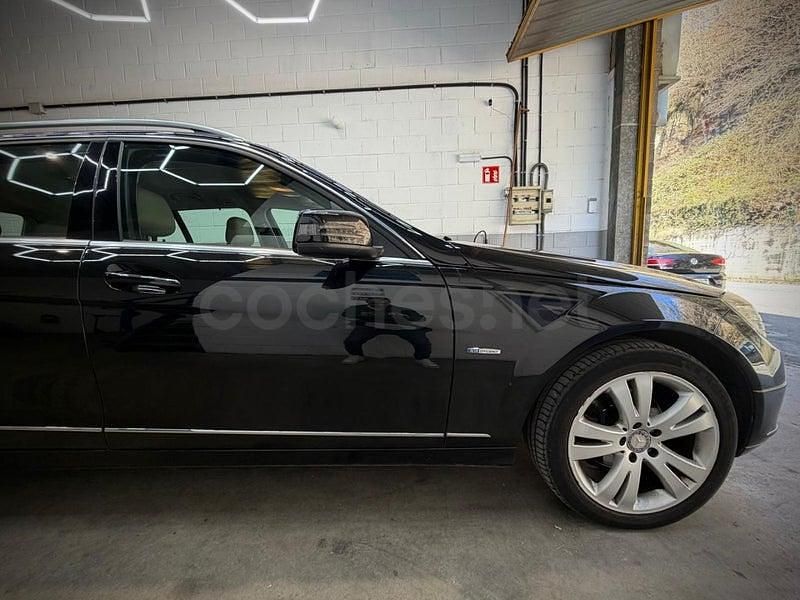 Usado Mercedes C220 Avantgarde 170 CV (125 kW) 2010 Negro Familiar