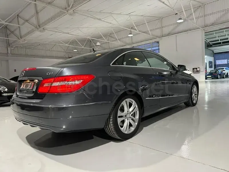 Usado Mercedes E250 Elegance 204 CV (150 kW) 2010 Gris / plata Coupe