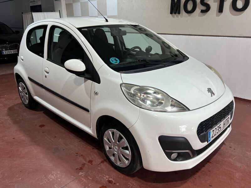 Blanco Usado 2013 Peugeot 107 Envy Utilitario | 5250 € - Imagen 1/4
