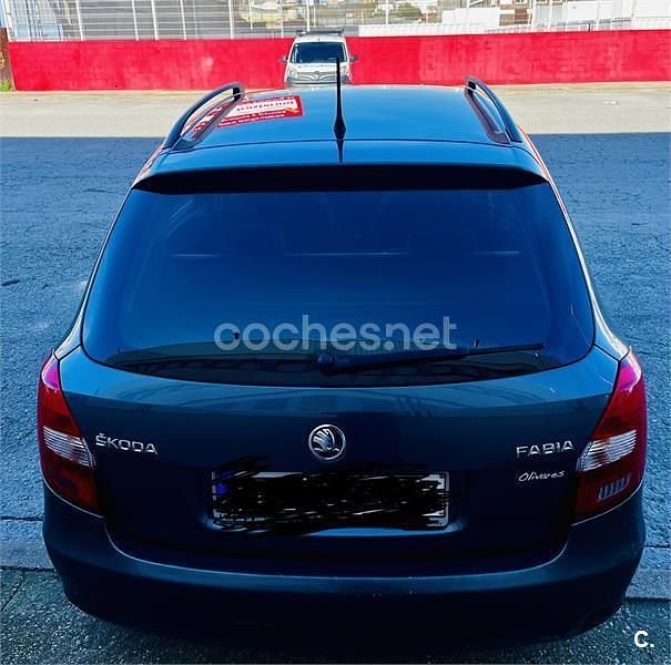 Usado Skoda Fabia Family 86 CV (63 kW) 2014 Gris / plata Berlina