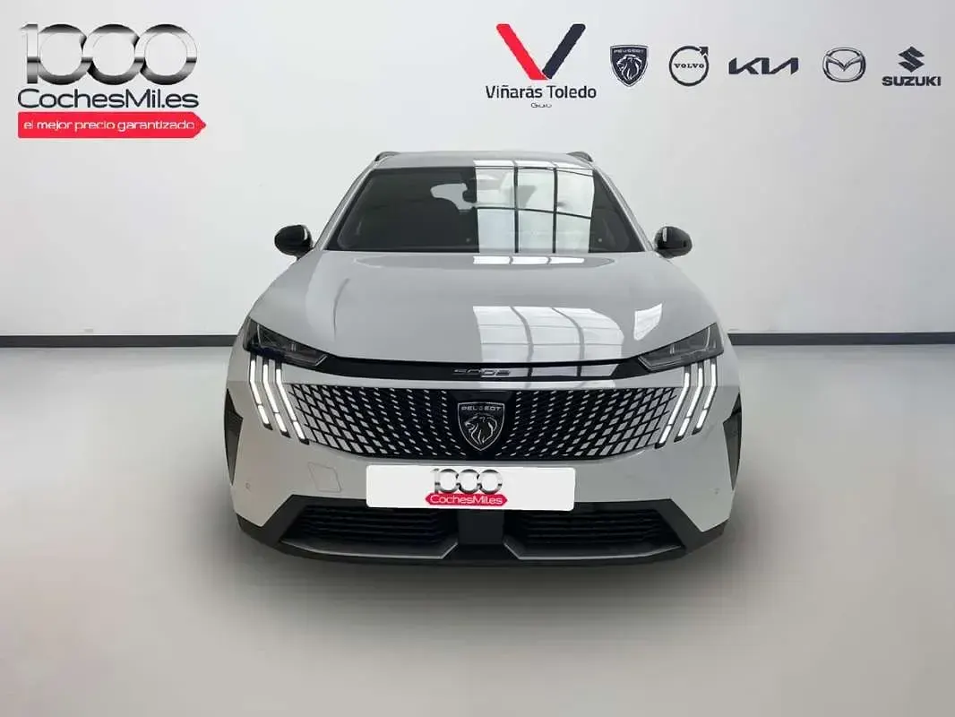 Usado Peugeot 5008 Allure 136 CV (100 kW) 2025 Blanco SUV