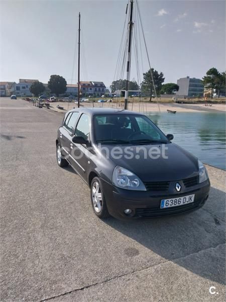 Negro Usado 2005 Renault Clio II Berlina | 3200 € (Precio justo) - Imagen 1/4