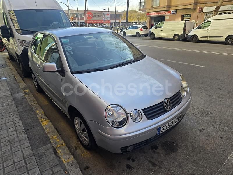 Usado VW Polo Highline 75 CV (55 kW) 2002 Gris / plata Berlina