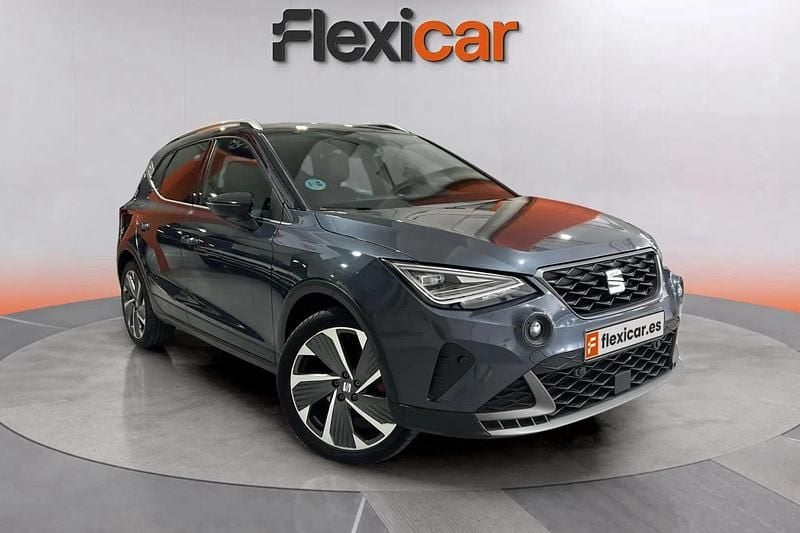 Gris Usado 2024 Seat Arona FR SUV | 19.990 € (Precio justo) - Imagen 1/4