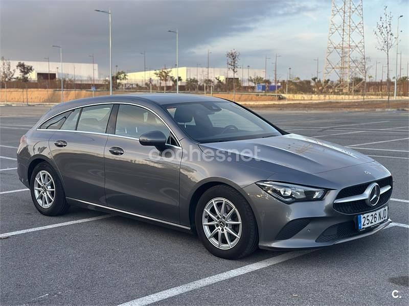 Usado Mercedes CLA200 Shooting Brake 150 CV (110 kW) 2021 Gris / plata Familiar