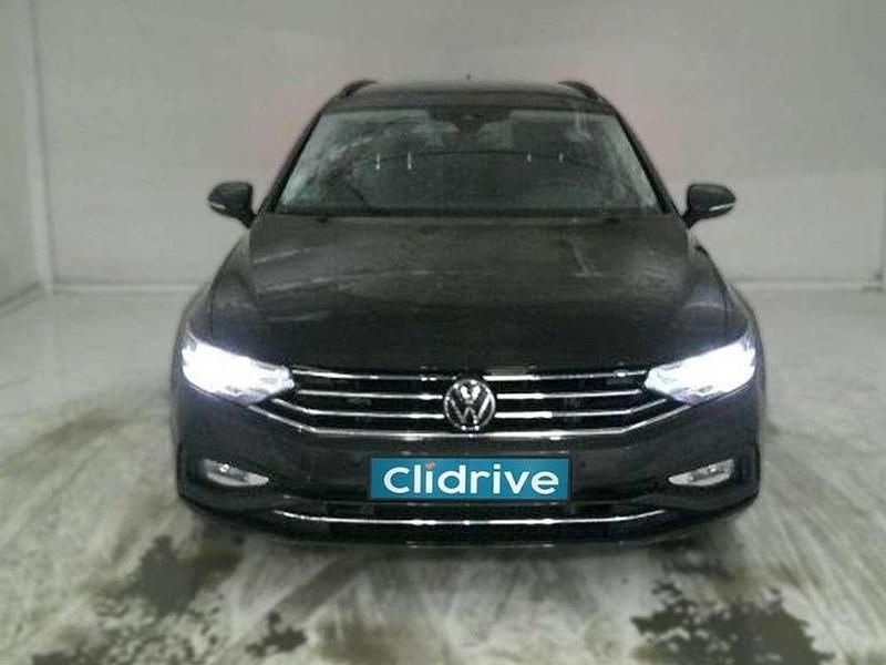 Usado VW Passat 150 CV (110 kW) 2022 Gris Familiar