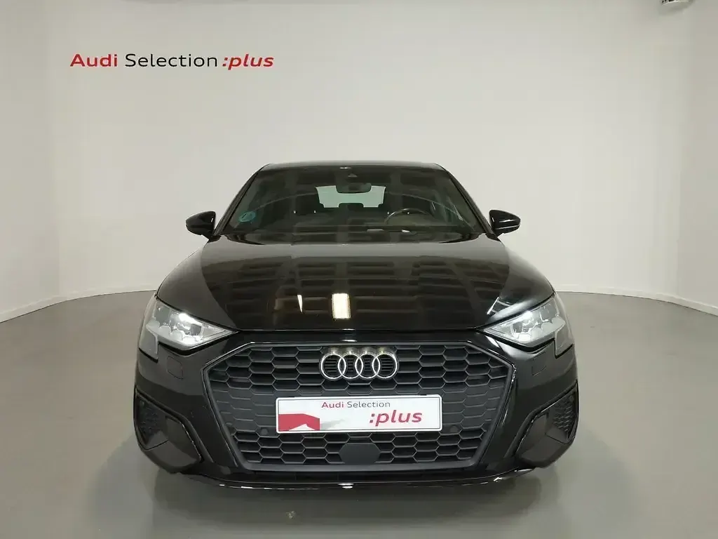 Usado Audi A3 Ambiente 110 CV (80 kW) 2021 Negro Berlina