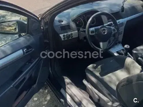 Usado Opel Astra GTC Sport 100 CV (73 kW) 2007 Negro Berlina