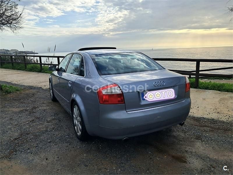 Usado Audi A4 Sport 163 CV (119 kW) 2004 Gris / plata Berlina