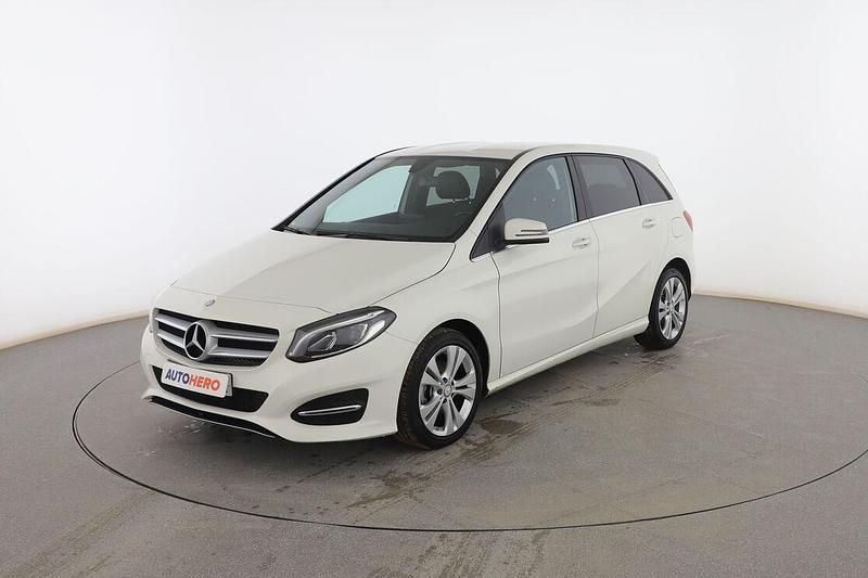 Usado Mercedes B200 Urban 135 CV (99 kW) 2016 Blanco Monovolumen