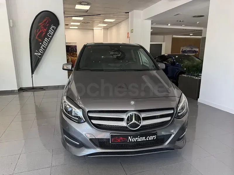 Usado Mercedes B220 177 CV (130 kW) 2016 Gris / plata Utilitario