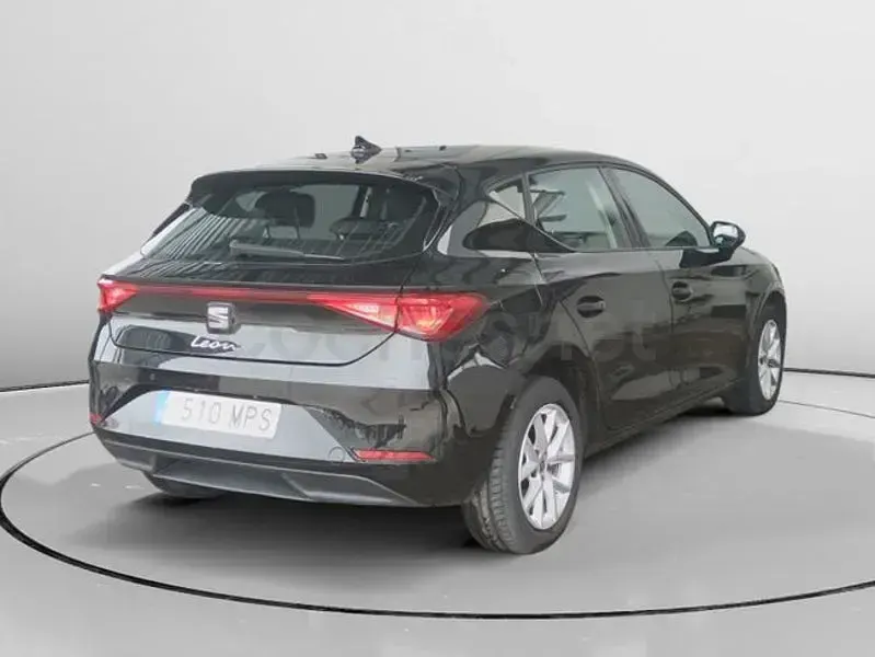 Usado Seat Leon Style 110 CV (80 kW) 2024 Negro Berlina