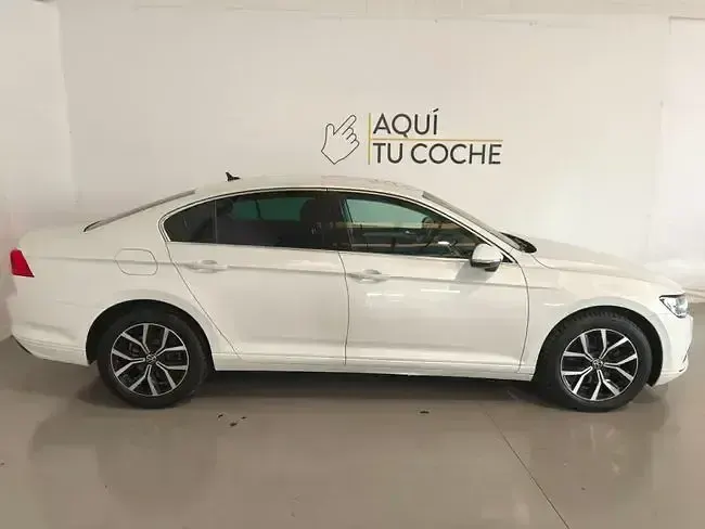 Usado VW Passat Executive 149 CV (109 kW) 2022 Blanco Familiar
