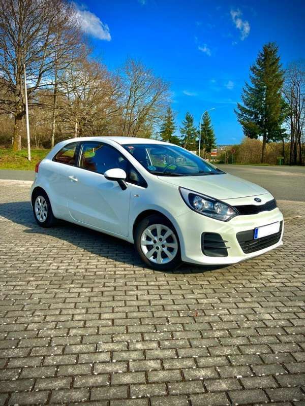 Blanco Usado 2016 Kia Rio Utilitario | 7699 € (Precio justo) - Imagen 1/4