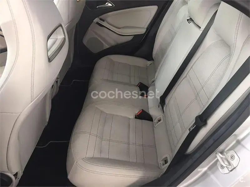 Usado Mercedes A200 Urban 136 CV (100 kW) 2014 Gris / plata Utilitario