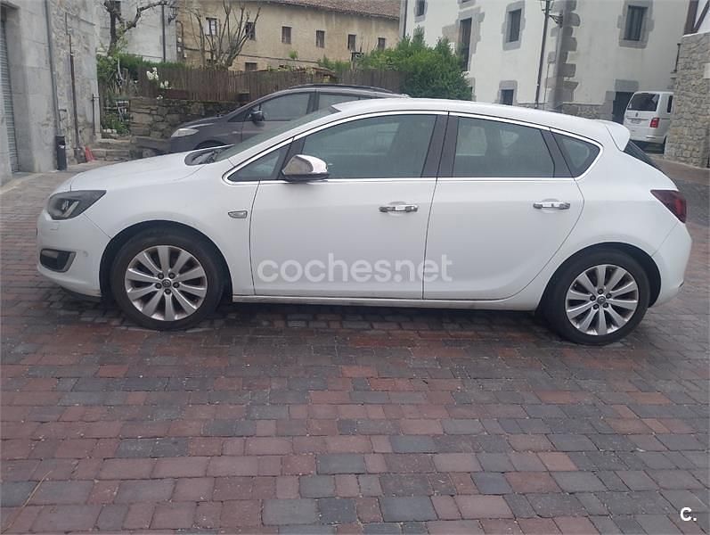 Usado Opel Astra Excellence 140 CV (102 kW) 2017 Blanco Berlina