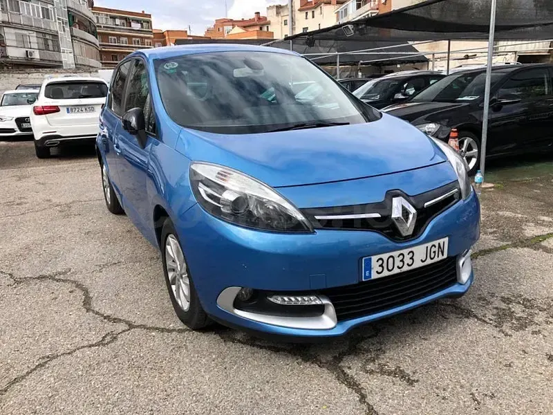 Usado Renault Scénic Bose Edition 130 CV (95 kW) 2015 Azul Monovolumen