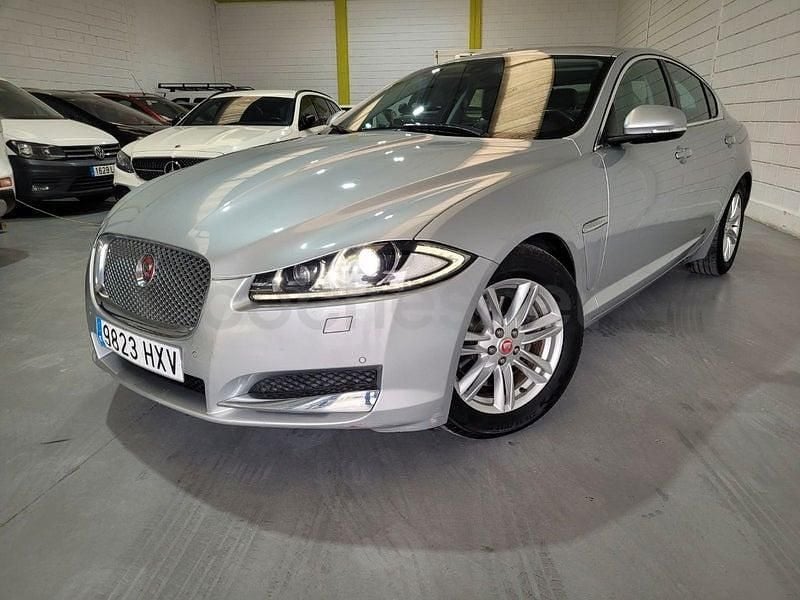 Usado Jaguar XF Premium Luxury 200 CV (147 kW) 2014 Gris / plata Berlina
