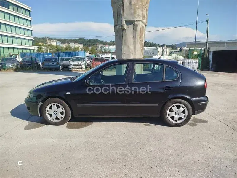 Usado Seat Leon Sport 125 CV (91 kW) 2001 Negro Utilitario