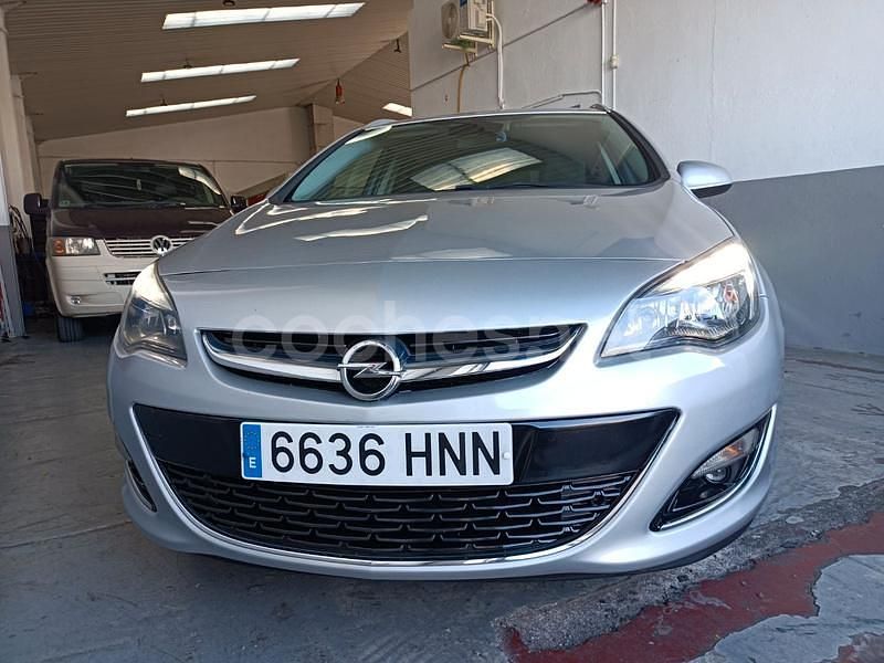 Usado Opel Astra Sportive 130 CV (95 kW) 2013 Gris / plata Familiar
