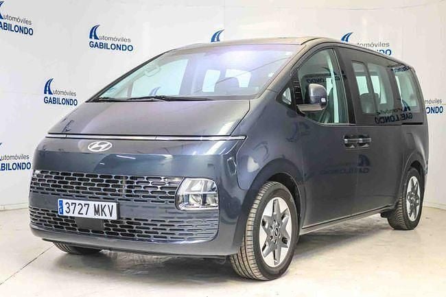 Usado Hyundai Staria 177 CV (130 kW) 2023 Gris Monovolumen