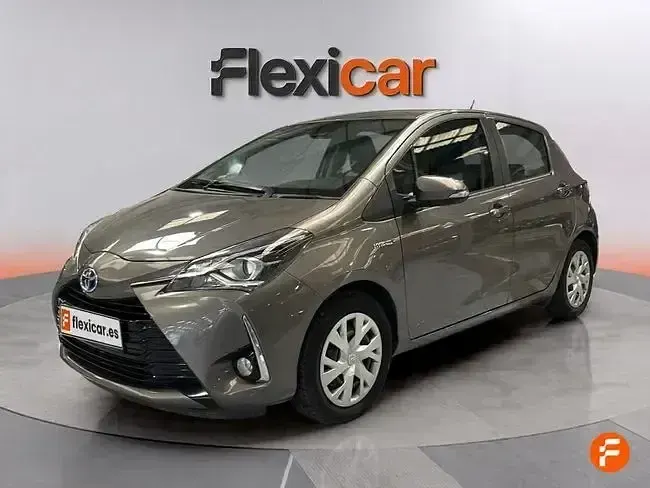 Usado Toyota Yaris Active 100 CV (73 kW) 2020 Gris