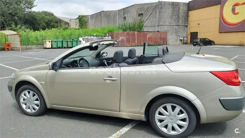Usado Renault Mégane Cabriolet Dynamique 130 CV (95 kW) 2008 Beige Descapotable