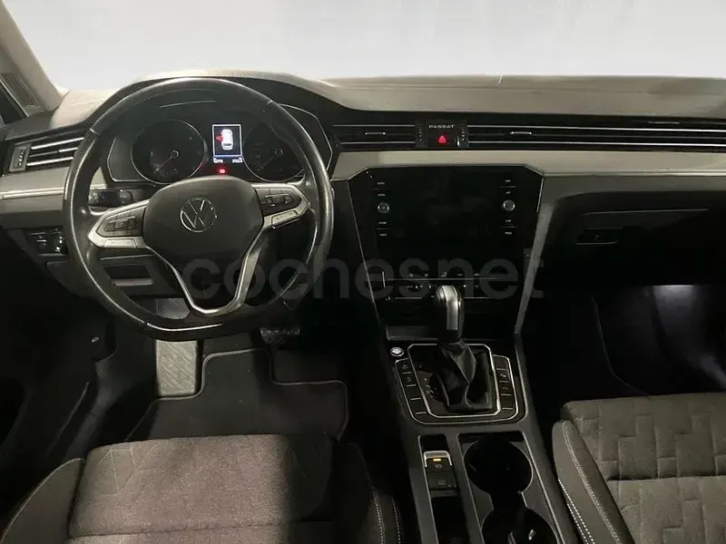 Usado VW Passat Executive 122 CV (89 kW) 2023 Negro Familiar