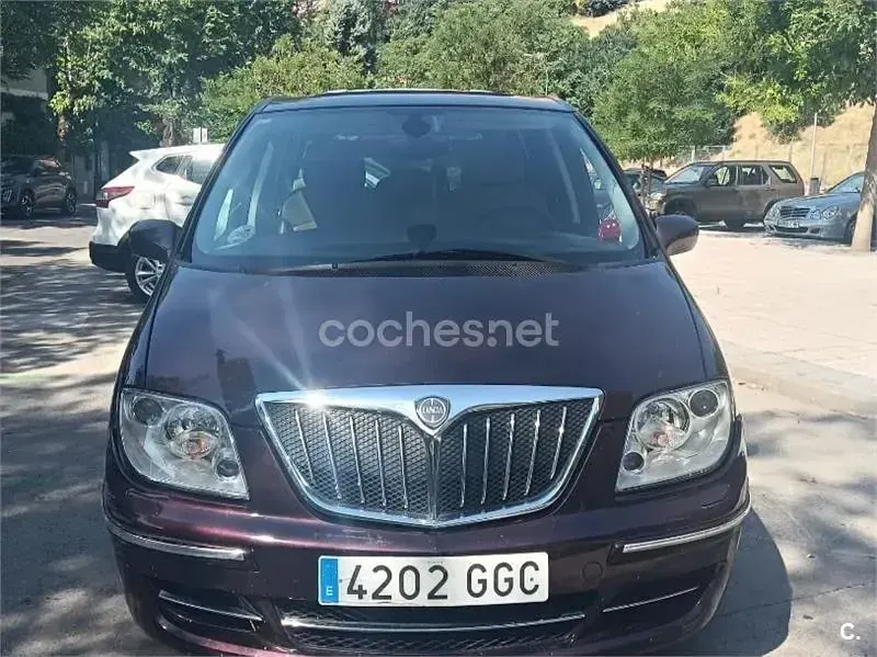 Usado Lancia Phedra 170 CV (125 kW) 2008 Granate Monovolumen