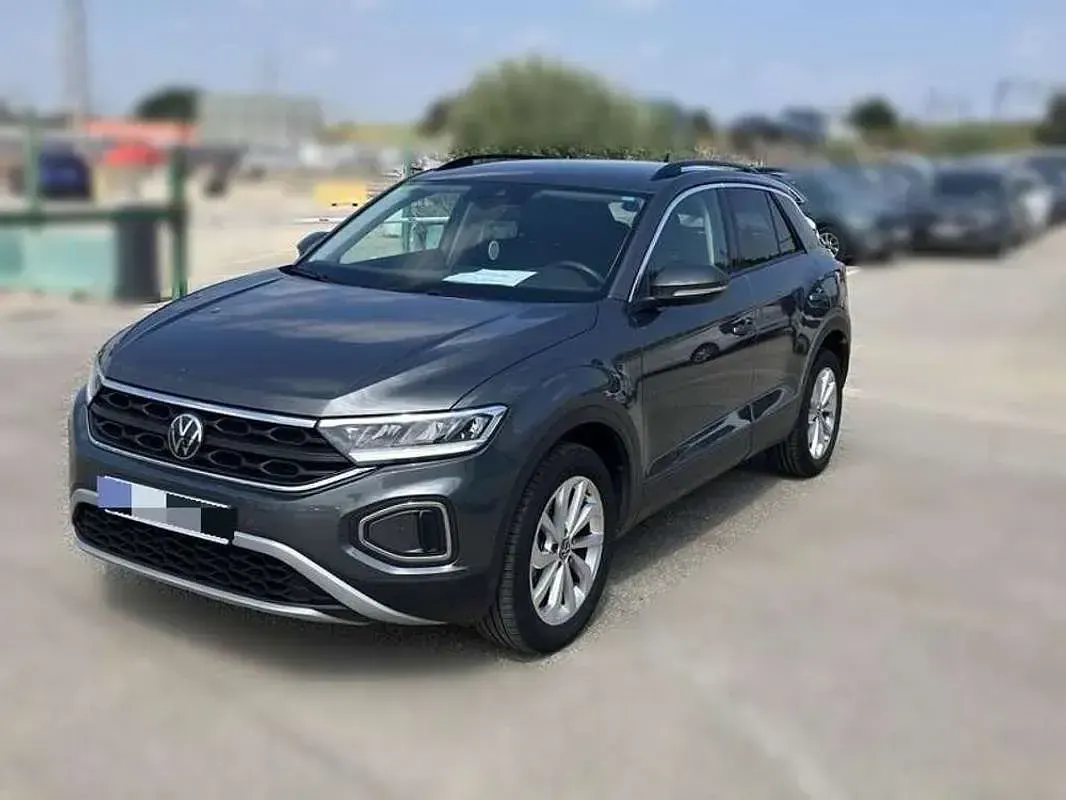 Usado VW T-Roc Life 110 CV (80 kW) 2022 Gris SUV