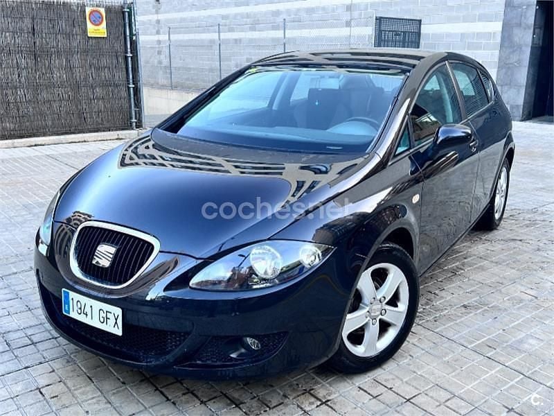 Usado Seat Leon Sport 105 CV (77 kW) 2008 Negro Utilitario