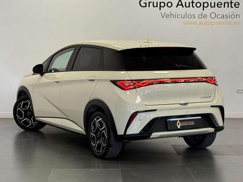 Usado BYD Dolphin Comfort 150 kW (204 CV) 2024 Beige Utilitario