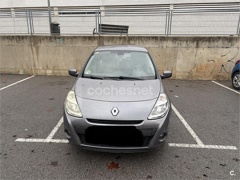 Usado Renault Clio II Authentique 70 CV (51 kW) 2010 Gris / plata Berlina