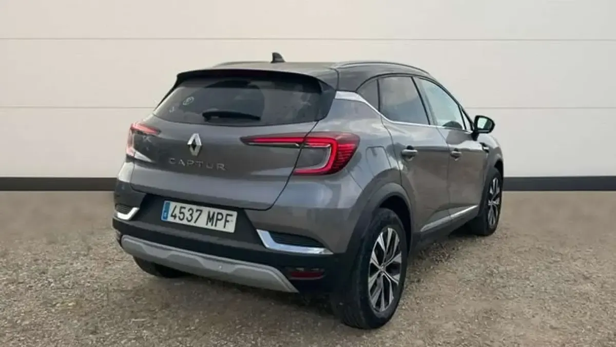Usado Renault Captur Techno 90 CV (66 kW) 2024 Gris SUV