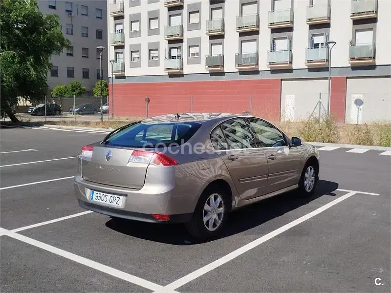 Usado Renault Laguna III Expression 140 CV (102 kW) 2009 Beige Berlina