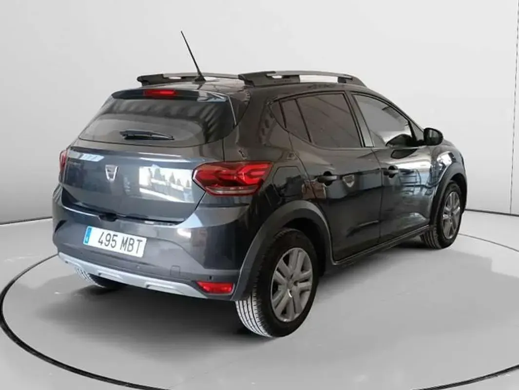 Usado Dacia Sandero Essentiel 101 CV (74 kW) 2022 Gris Utilitario