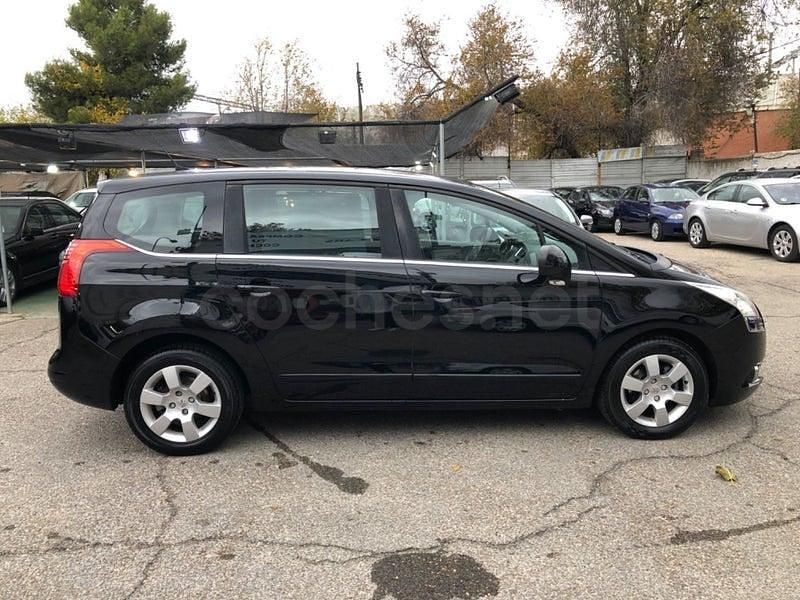 Usado Peugeot 5008 Access 115 CV (84 kW) 2013 Negro Monovolumen