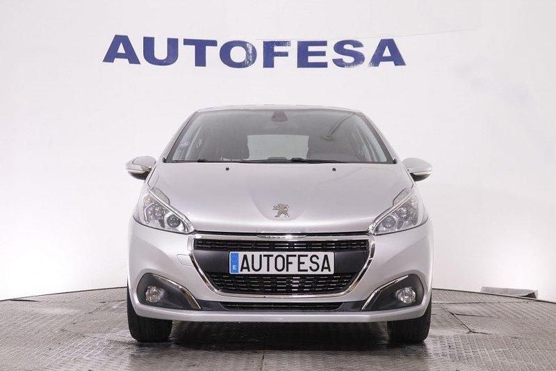 Usado Peugeot 208 Allure 82 CV (60 kW) 2015 Plata Utilitario