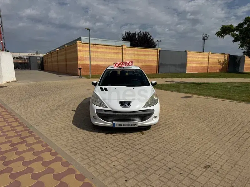 Usado Peugeot 206 70 CV (51 kW) 2009 Blanco Berlina