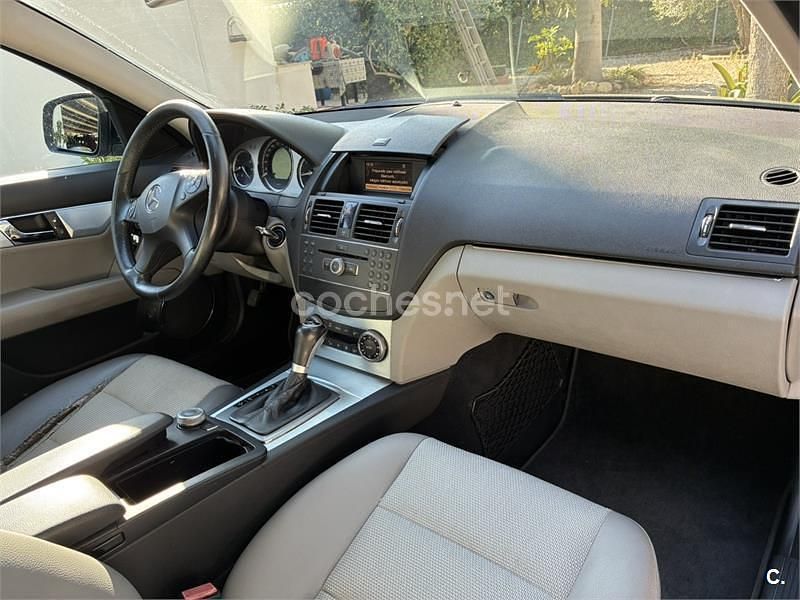 Usado Mercedes C220 Avantgarde 150 CV (110 kW) 2007 Negro Berlina